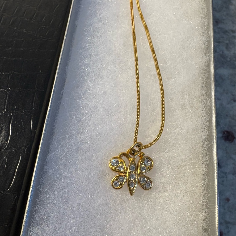 2000s Gold Butterfly Necklace - Picture 2 of 4